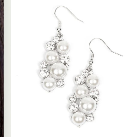 Fond of baubles Earrings NWT - Picture 3 of 3